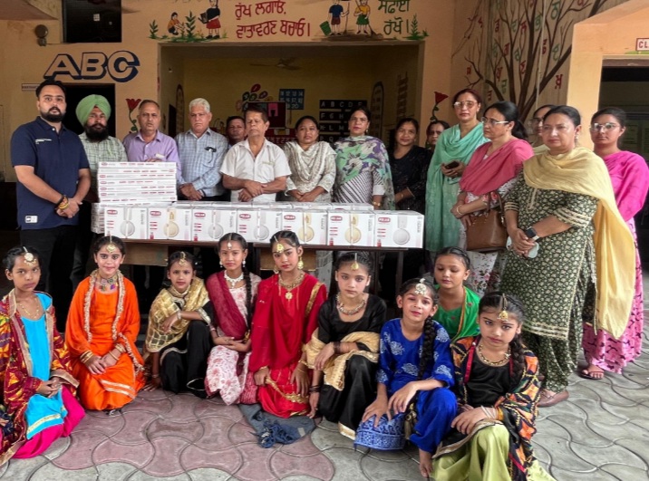 Basant Ritu Yuva Club distributes fans in schools.